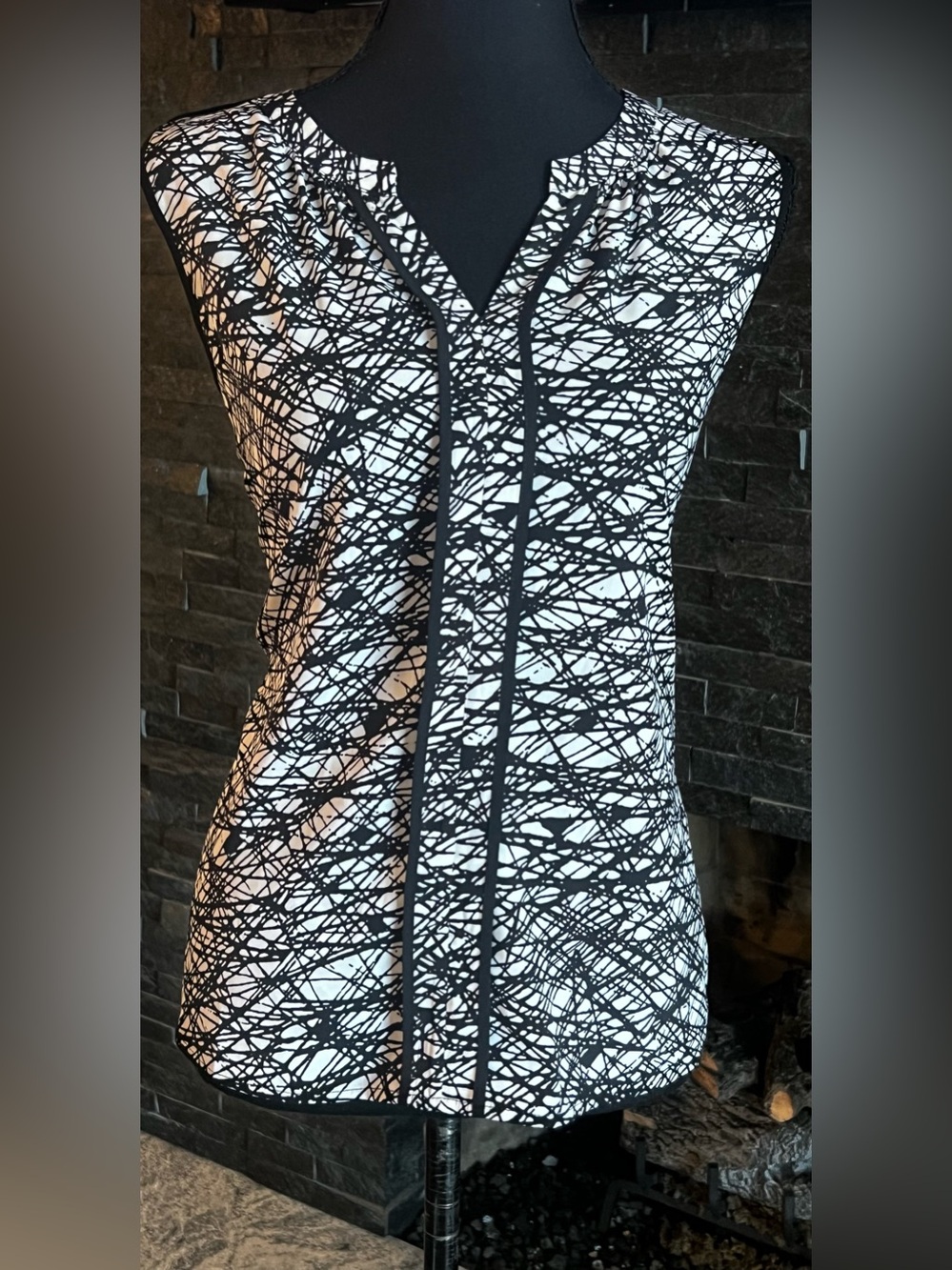 Calvin Klein Black & White  abstract print tank